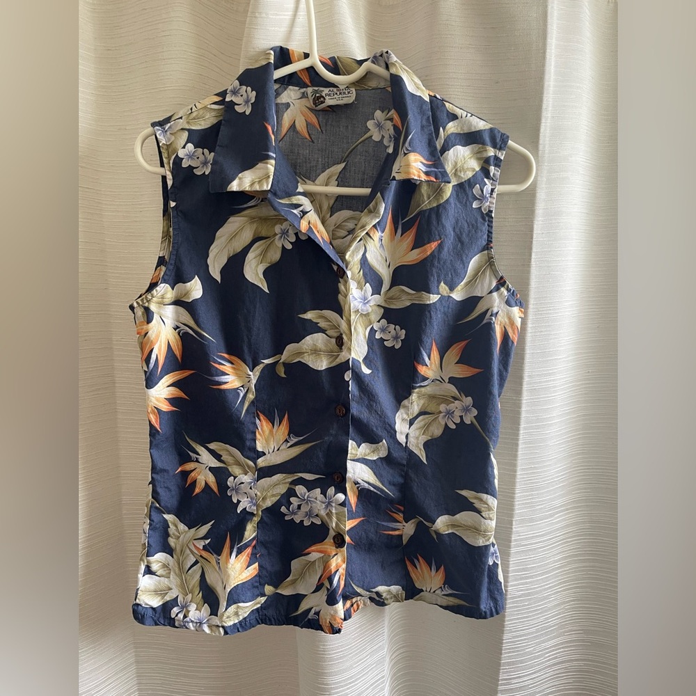 Aloha Republic floral sleeveless Hawaiian woman’s shirt size Large